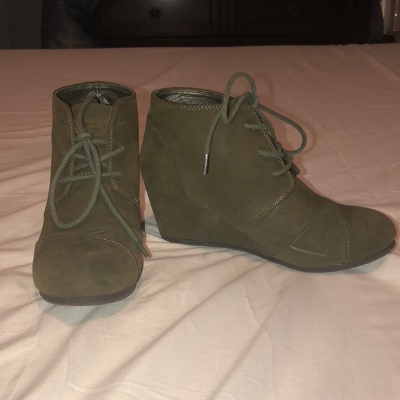 Heels - Picture 1 of 3